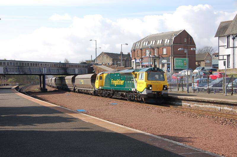 Photo of 70005 Thunders through Larbert