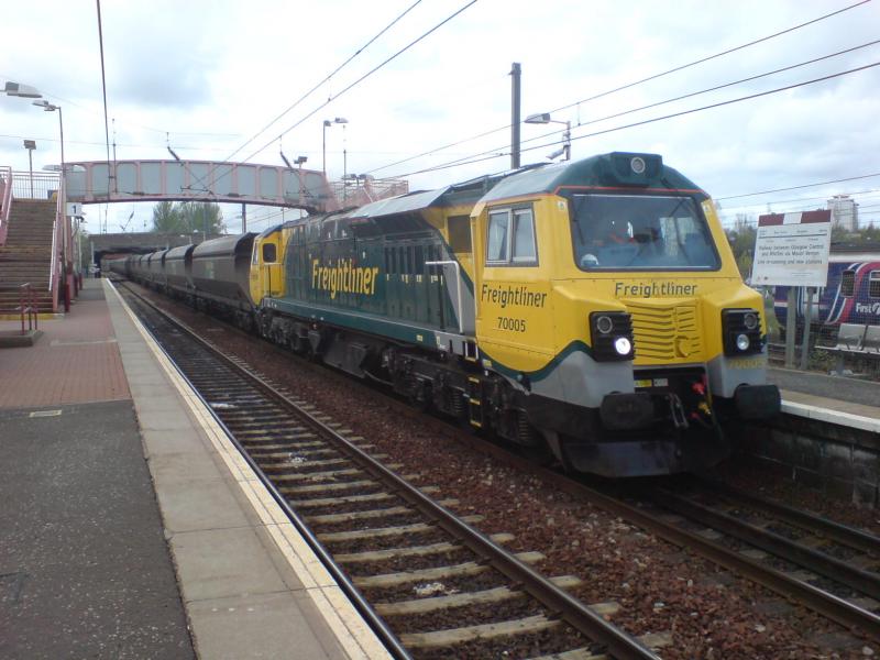 Photo of 70005 passing through Whifflet