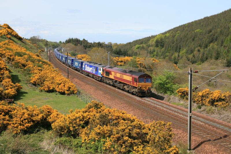 Photo of 4M48 approaching Penmanshiel