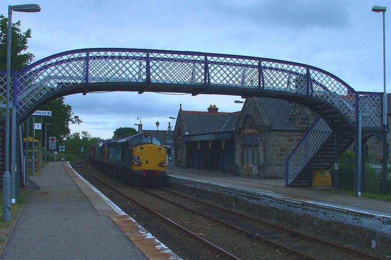 Photo of 37608/610 IZ39 Inverness-Thurso at Brora 20th June 2010