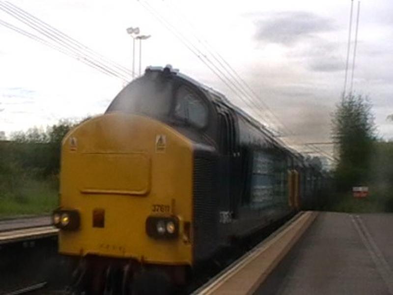 Photo of Class 37s 4M82