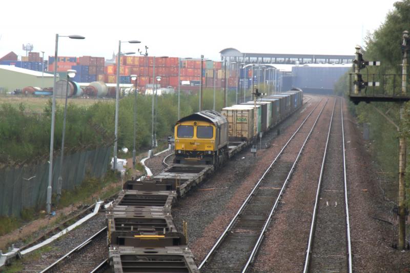 Photo of 4A13 shunting 4M?? at Grangemouth