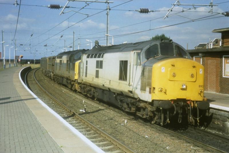 Photo of Newton on Ayr - 37893 + 37195 Methil - Killoch coal slurry empties - 10-09-1996.JPG