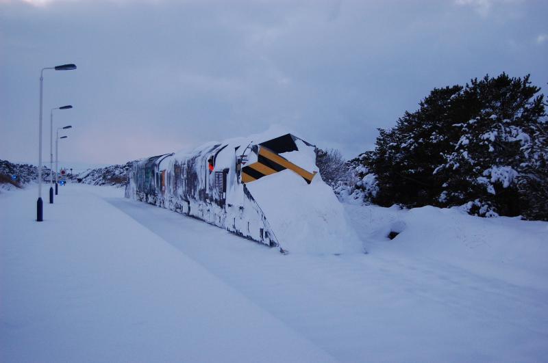 Photo of 37676/37423 at Georgemas Jn. with the ploughs