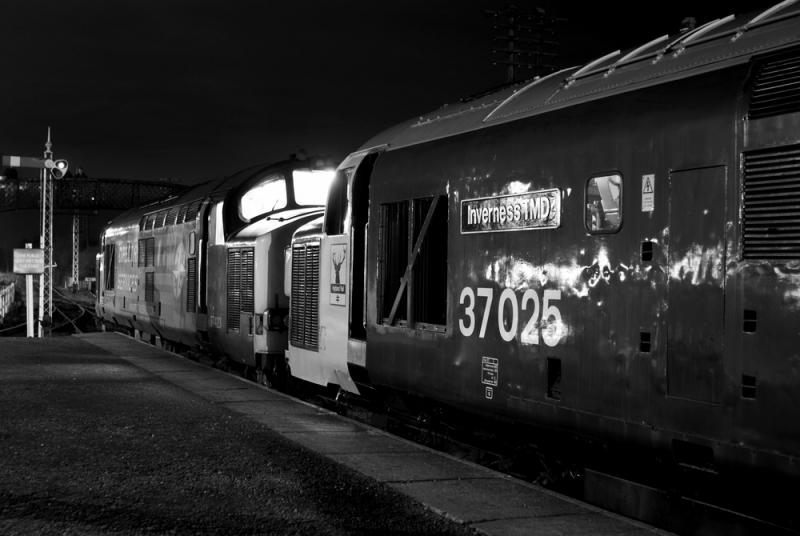 Photo of 37423 + 37025 Bo'ness station