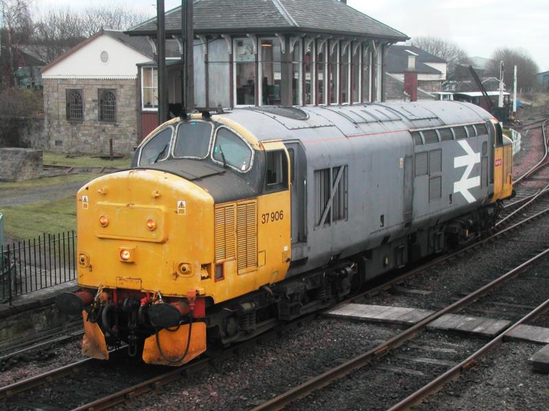 Photo of 37906 at Boness