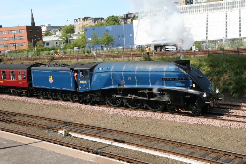 Photo of A4 Sir Nigel Gresley at Dundee by S.Braid