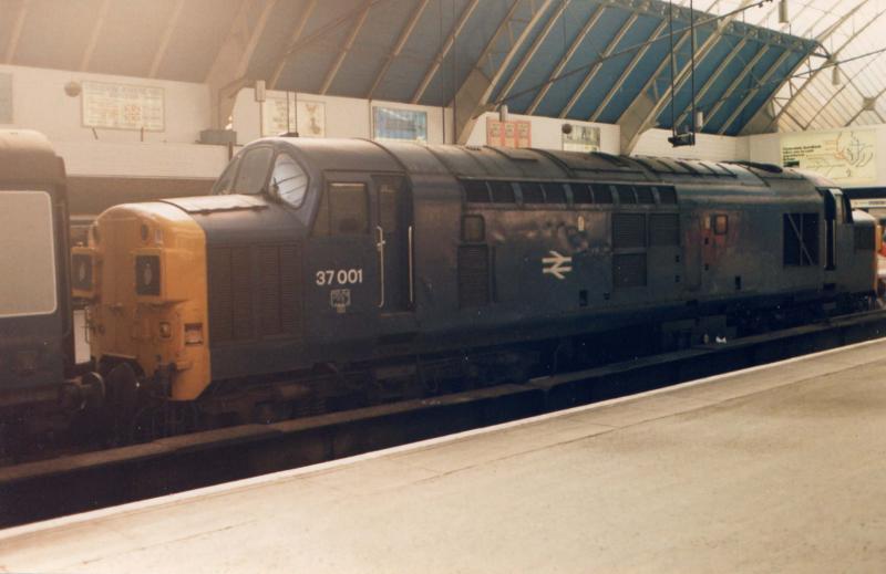 Photo of 37001 After Arrival at Queen Street.