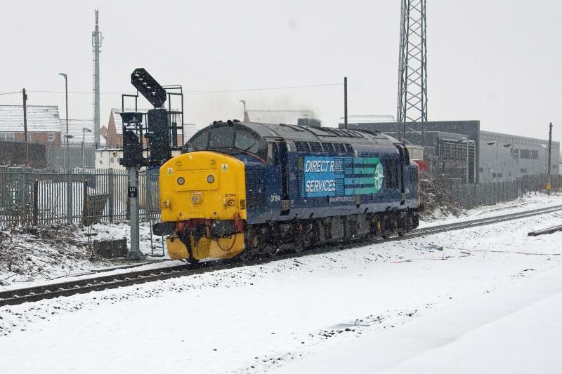 Photo of 37194 heads for the Highlands