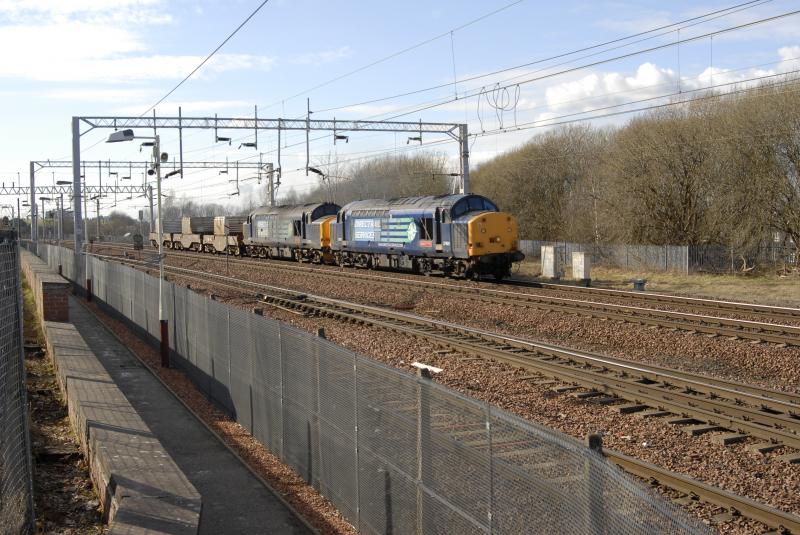 Photo of 37601 & 37229 @ NEWTON