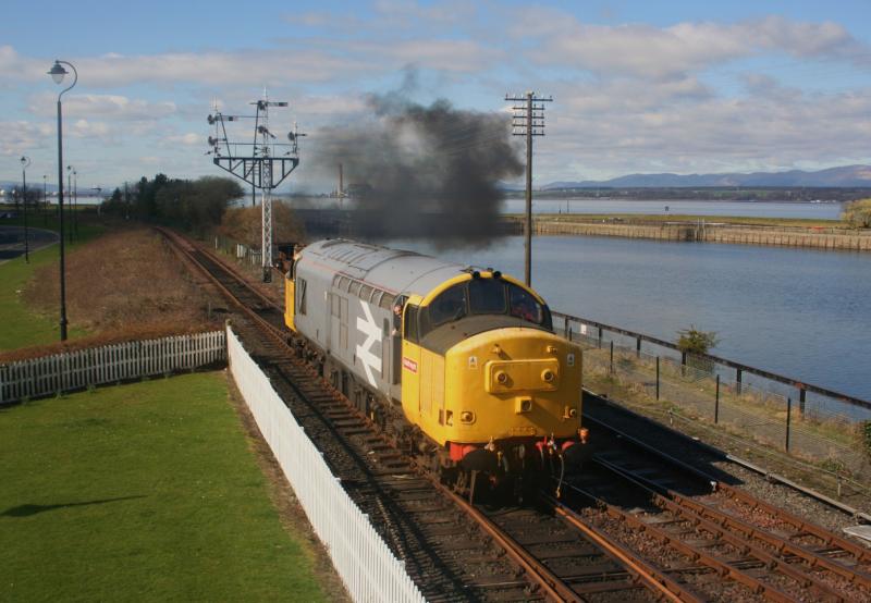 Photo of 37906 runs round at Bo'ness on 27th March 2011