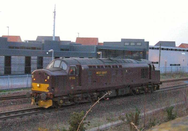 Photo of 37516 at Larbert with 0Z37 for Carnforth.