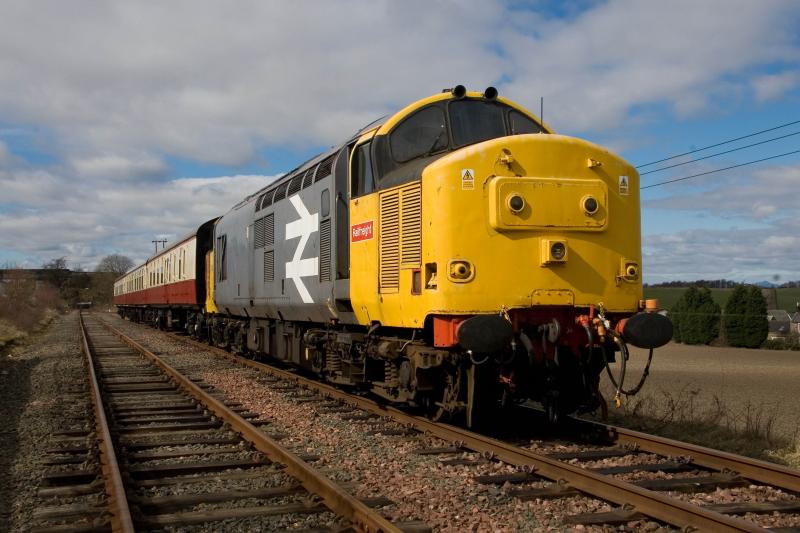 Photo of 37906 on hastily arranged 1O01 Bo'Ness - Manuel 27/03/11