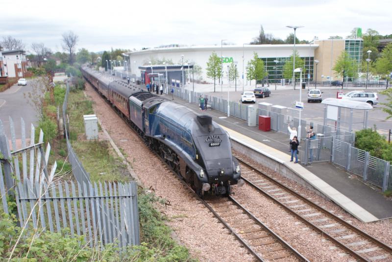 Photo of 60007 - Sir Nigel Gresley running through Alloa