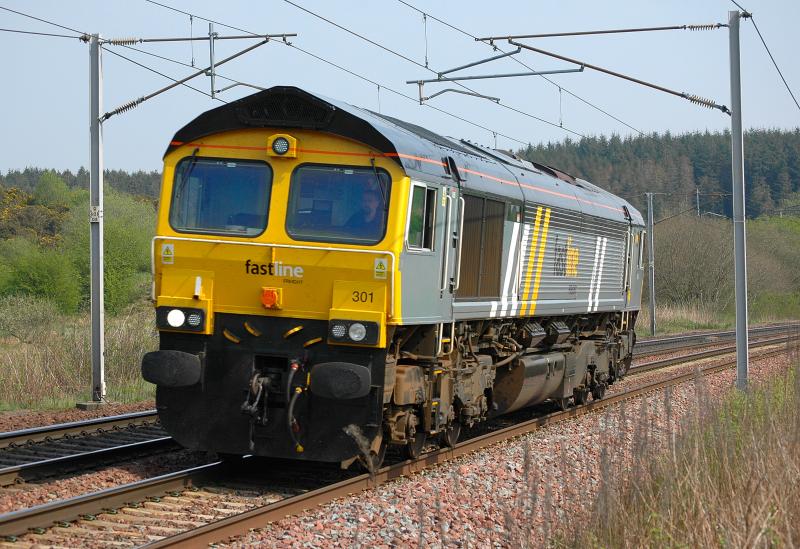 Photo of 66301 heads for Grangemouth at Cartland on Good Friday 2011