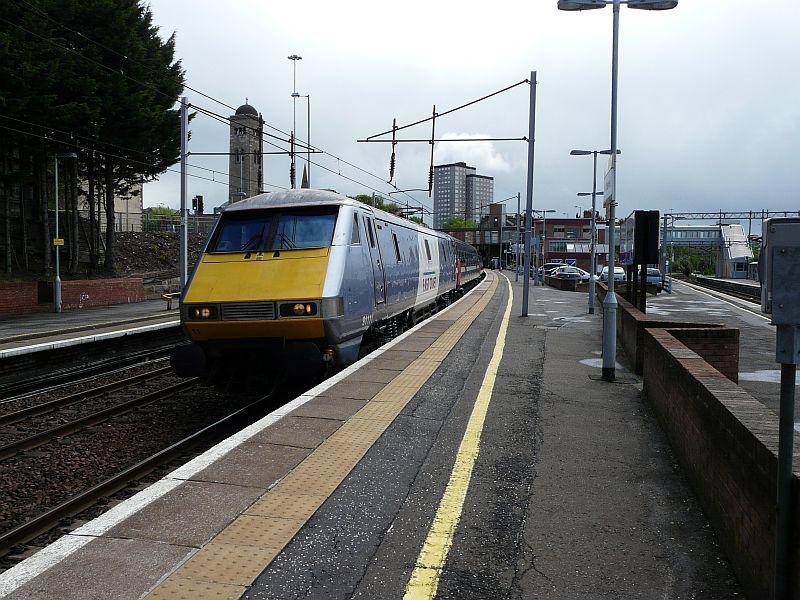 Photo of 91111+82223 on 1S05 at Motherwell 12.27 on 12-5-11