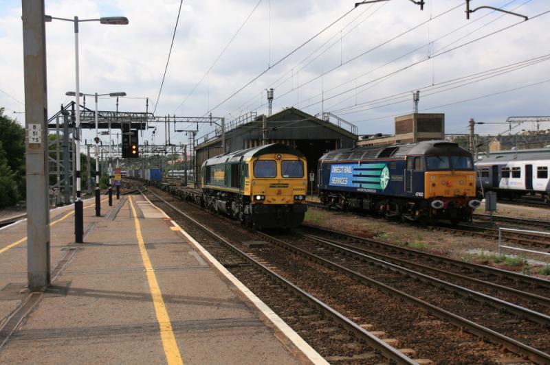 Photo of 66594 passing Colchester Thunderbird