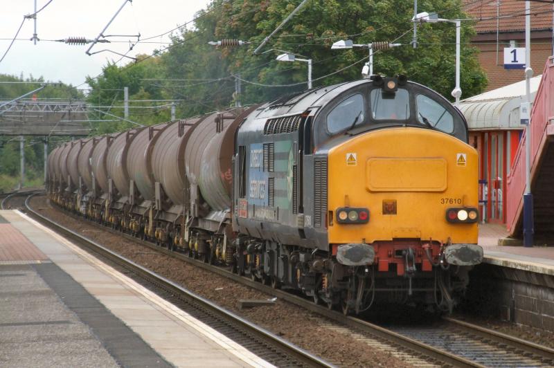 Photo of Hired-in 37610 passes Whifflet with 6R52 Mossend - Irvine CPP