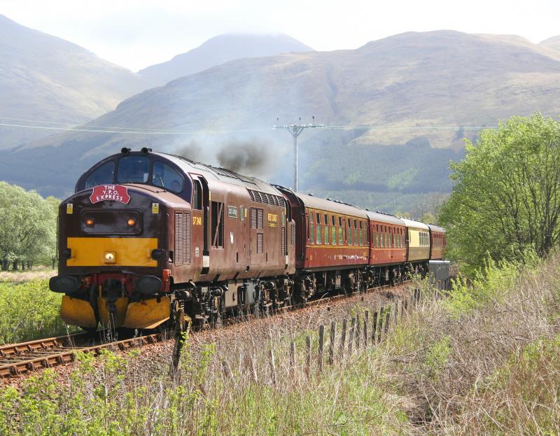 Photo of 37248 to Oban departs Crianlarich